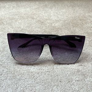 QUAY | Sunglasses in “Come Thru”